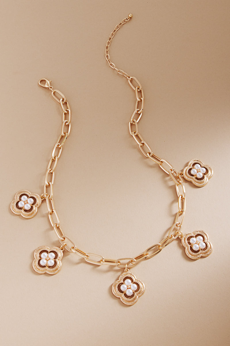 Clover Shaped Metal Short Necklace